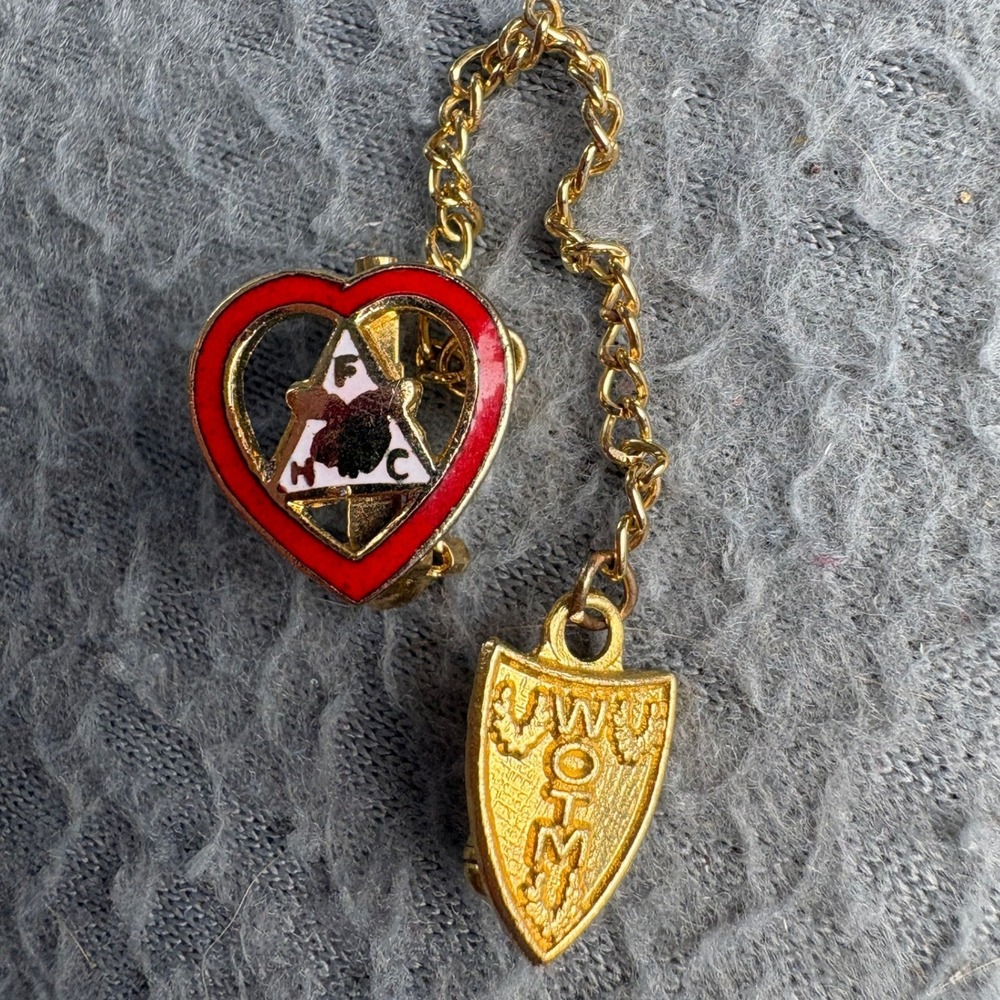 Vintage Women of the Moose WOTM Enamel Heart Shield Guard Lapel Pin Gold Tone